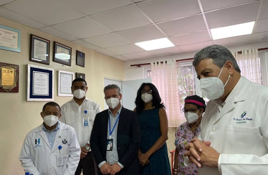El Hospital Provincial Ricardo Limardo recibi&oacute; la visita del director ejecutivo del Servicio Regional de Salud el doctor Manuel Lora Perell&oacute;.
