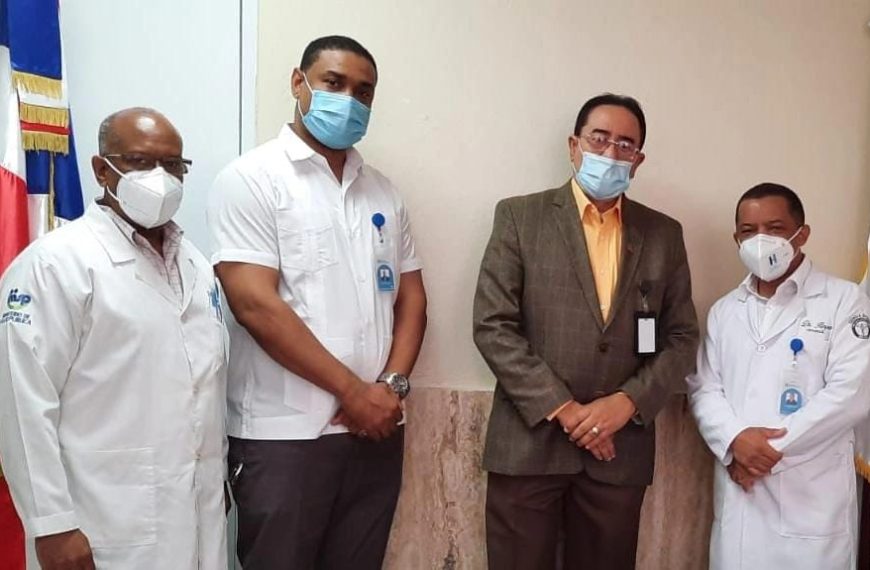 El director de Salud Ambiental Dr. Carlos Manuel Cueto, visito el Hospital Provincial Ricardo Limardo.