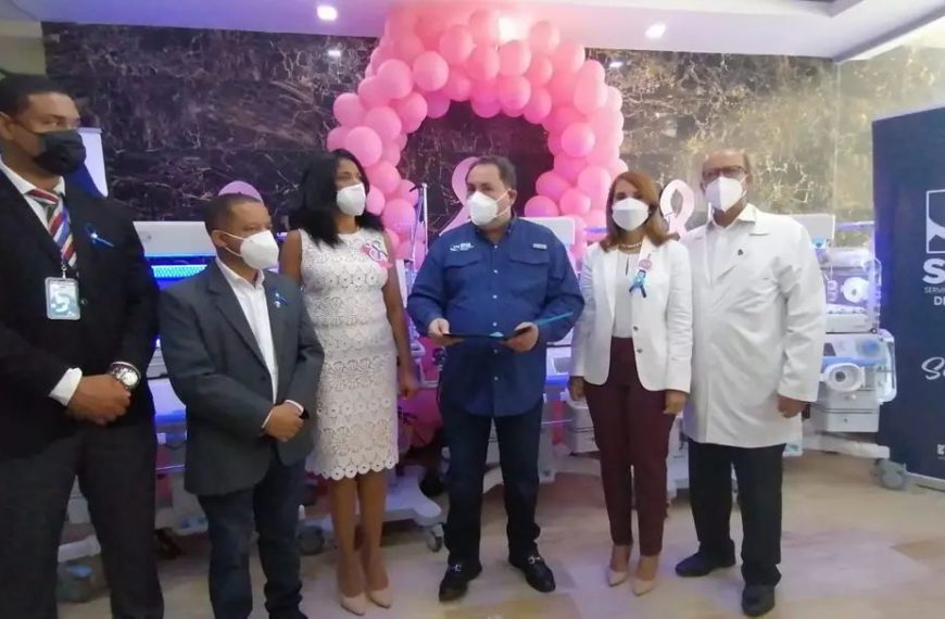 El director ejecutivo del Servicio Nacional de Salud (SNS), Dr. Mario Lama entreg&oacute; nuevos equipos m&eacute;dicos al Hospital Provincial Ricardo Limardo.