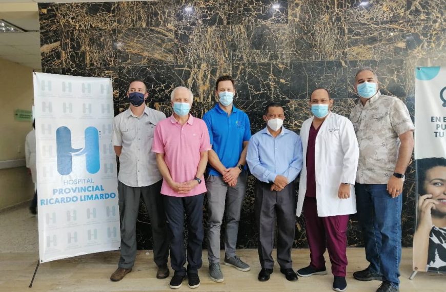Las fundaciones Pro Infancia y College of Physicians and Surgeone of Ontarlo visitan al Hospital Provincial Ricardo Limardo.