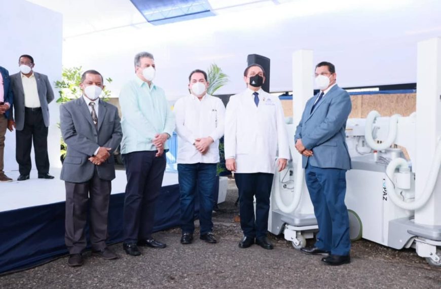 El Servicio Nacional de Salud entrega equipo de Rayos Hospital Ricardo Limardo.