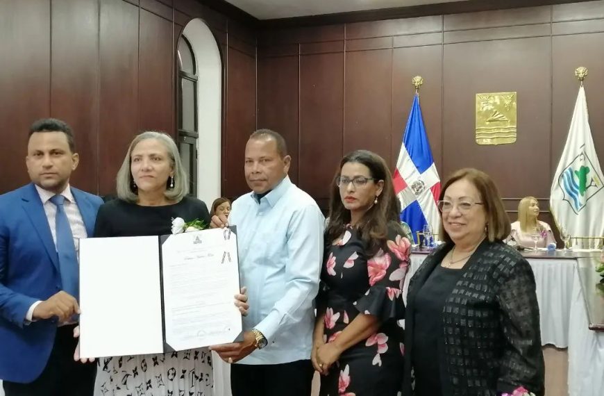 Cabildo de Puerto Plata reconoci&oacute; a siete mujeres ejemplares.