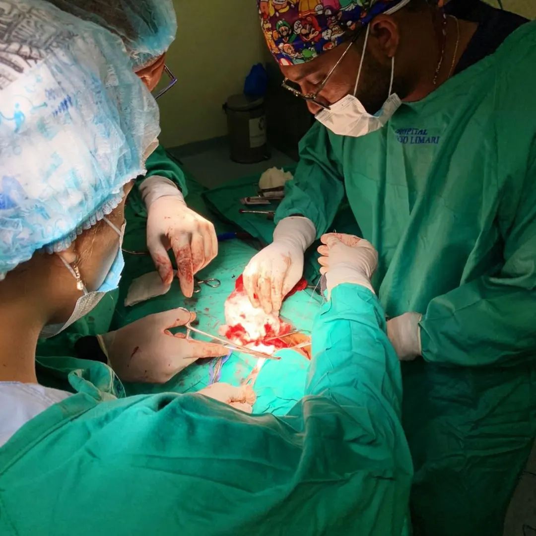 Read more about the article El Hospital Provincial Ricardo Limardo, realizan con éxito la primera cirugía de Bocio Tiroideo Modular.