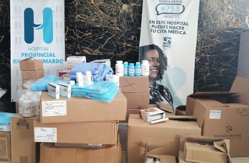 Senadora de Puerto Plata, Ginette Bournigal, entreg&oacute; donativo al Hopital Ricardo Limarado.