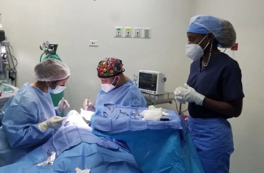 El Hospital Provincial Ricardo Limardo realiz&oacute; la primera cirug&iacute;a de oftalmolog&iacute;a pedi&aacute;trica.