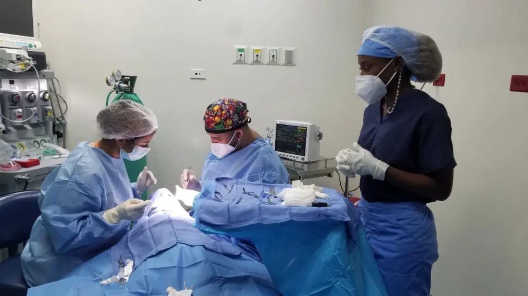 Read more about the article El Hospital Provincial Ricardo Limardo realizó la primera cirugía de oftalmología pediátrica.