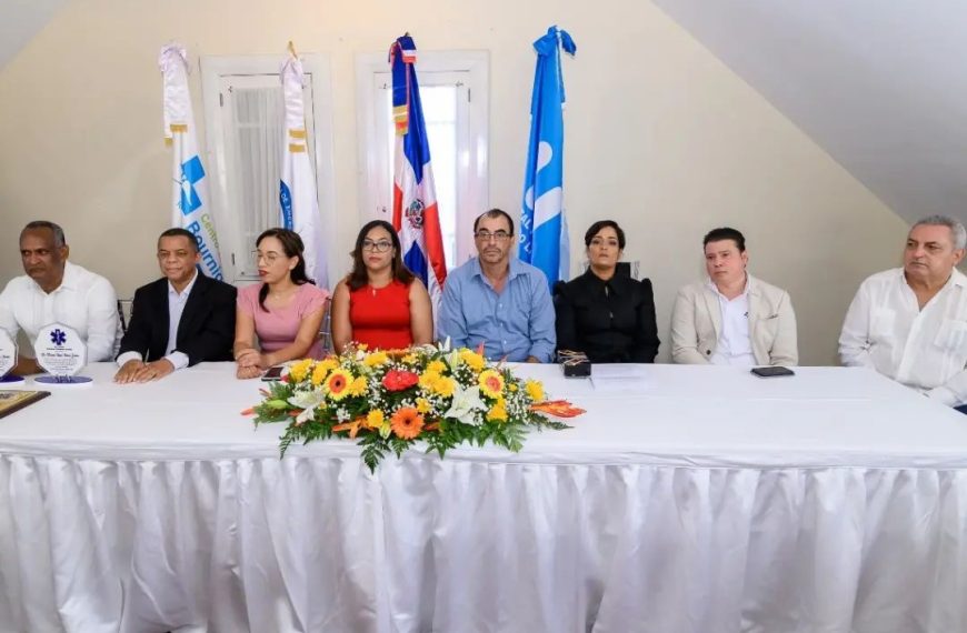 El Hospital Ricardo Limardo Y Centro M&eacute;dico Bournigal graduan promoci&oacute;n Emergenciolog&iacute;a.