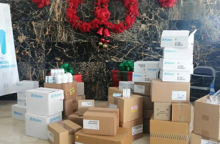 Senadora Ginette Bournigal, entrega donativo al Hospital Ricardo Limardo.