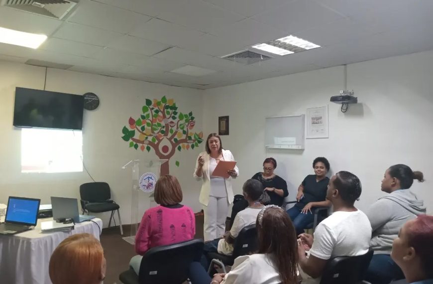 El personal de farmacia interna del Hospital Ricardo Limardo recibi&oacute;, la ma&ntilde;ana de hoy, el taller &ldquo;Retos y Desaf&iacute;os en Farmacia&rdquo;