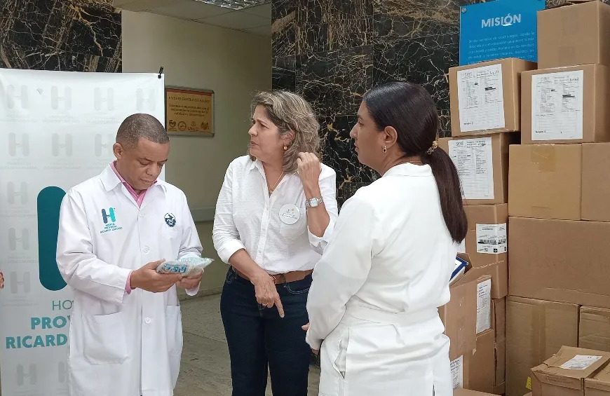 El Hospital Provincial Ricardo Limardo recibe donaci&oacute;n del Voluntariado Jes&uacute;s con los Ni&ntilde;os de la sede Santiago.