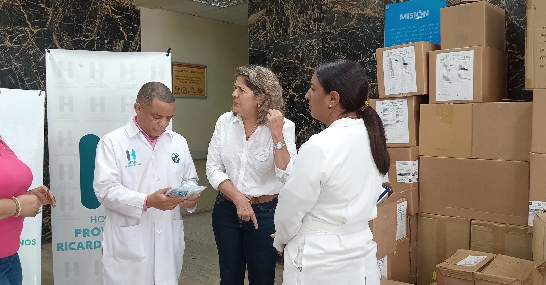 Read more about the article El Hospital Provincial Ricardo Limardo recibe donación del Voluntariado Jesús con los Niños de la sede Santiago.