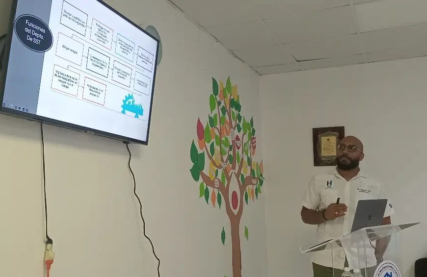 Los colaboradores del Hospital Ricardo Limardo realiza taller sobre Medicina Ocupacional.