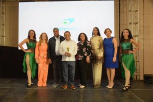 Read more about the article La Unidad de Hemodiálisis del Hospital Provincial Ricardo Limardo recibe el premio “Buen Servicio a la Comunidad”.