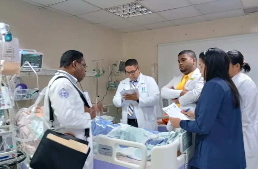 Director del Ricardo Limardo, realiza primera ronda general de pacientes.