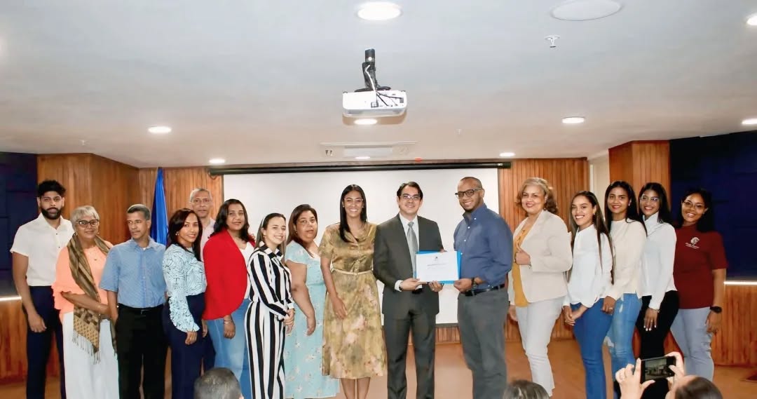 You are currently viewing El departamento de Salud Mental  del HPRL recibe reconocimiento.