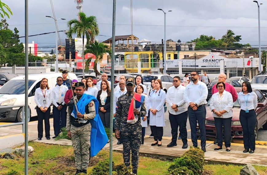 &ldquo;Hospital Ricardo Limardo fortalece su compromiso patri&oacute;tico con izamiento de la bandera cada lunes de febrero&rdquo;